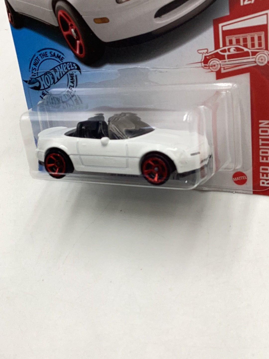 2020 Hot wheels Red edition #208 91 Mazda MX-5 Miata W/protector