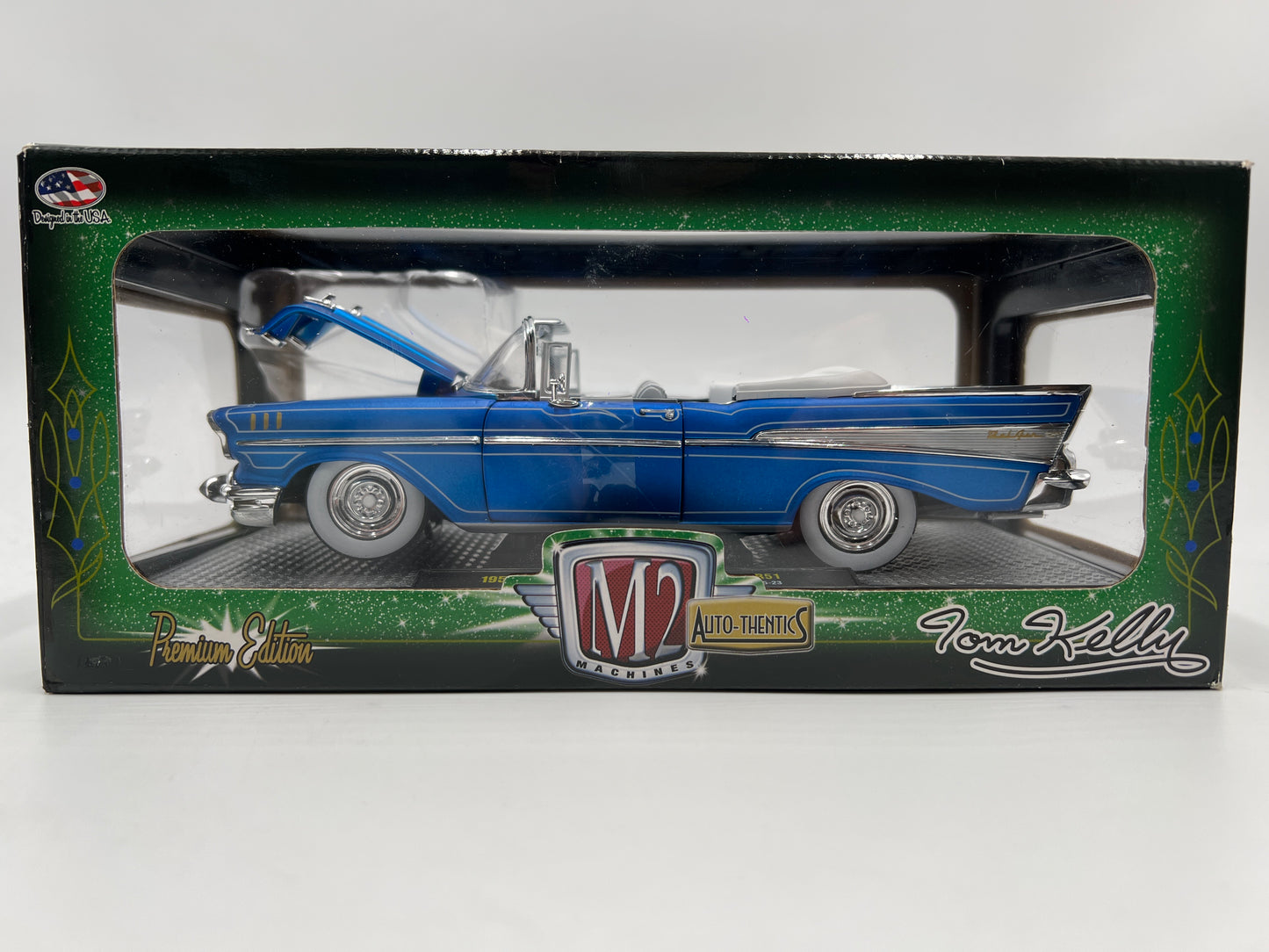 M2 Machines 1/24 Premium Edition Auto-Thentics Tom Kelly 1957 Chevrolet Bel Air Convertible Blue R51