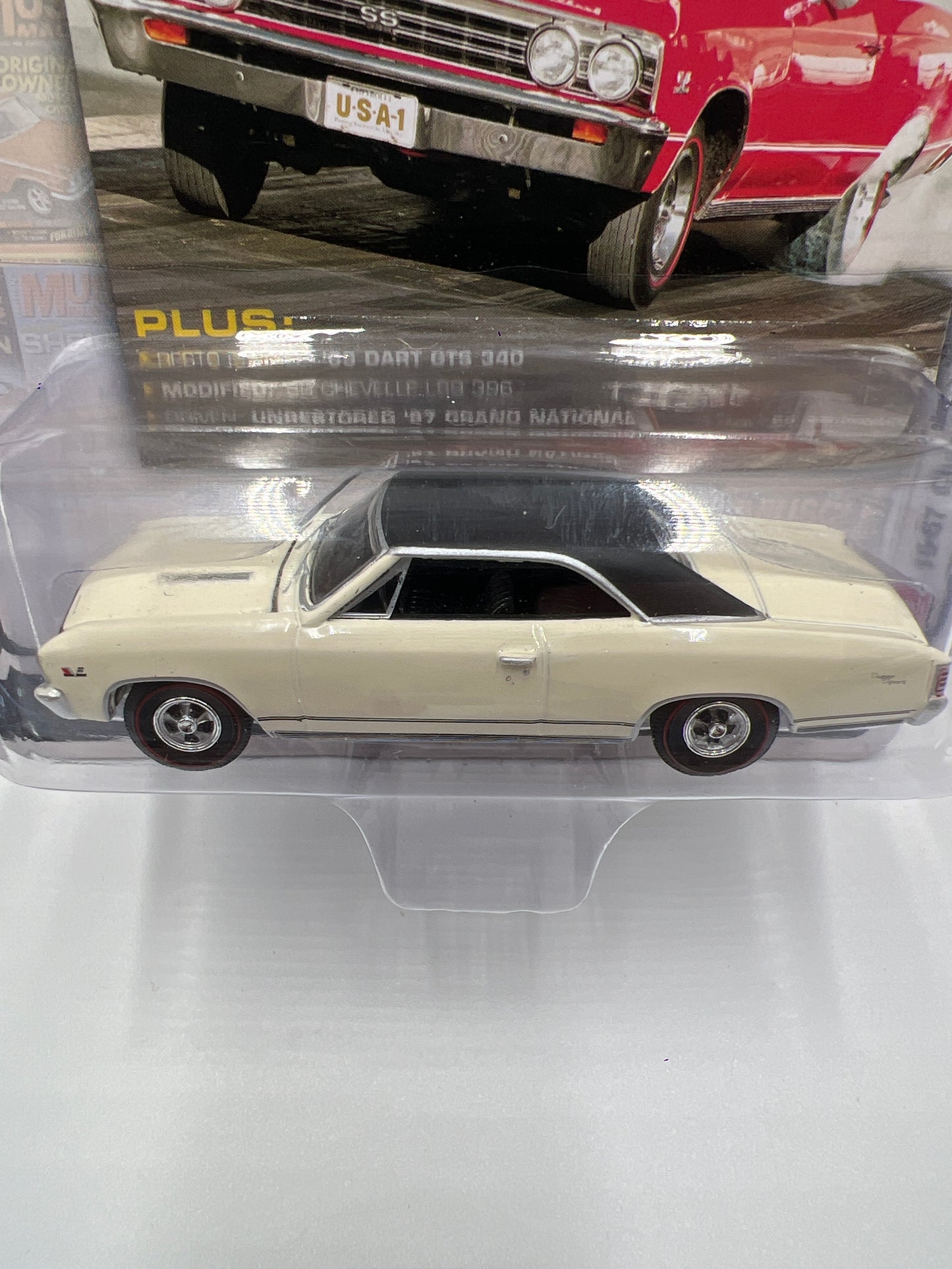 Auto World Hemmings Muscle Machines Release 4 Version B 1967 Chevy Chevelle SS Capri Cream White 231G