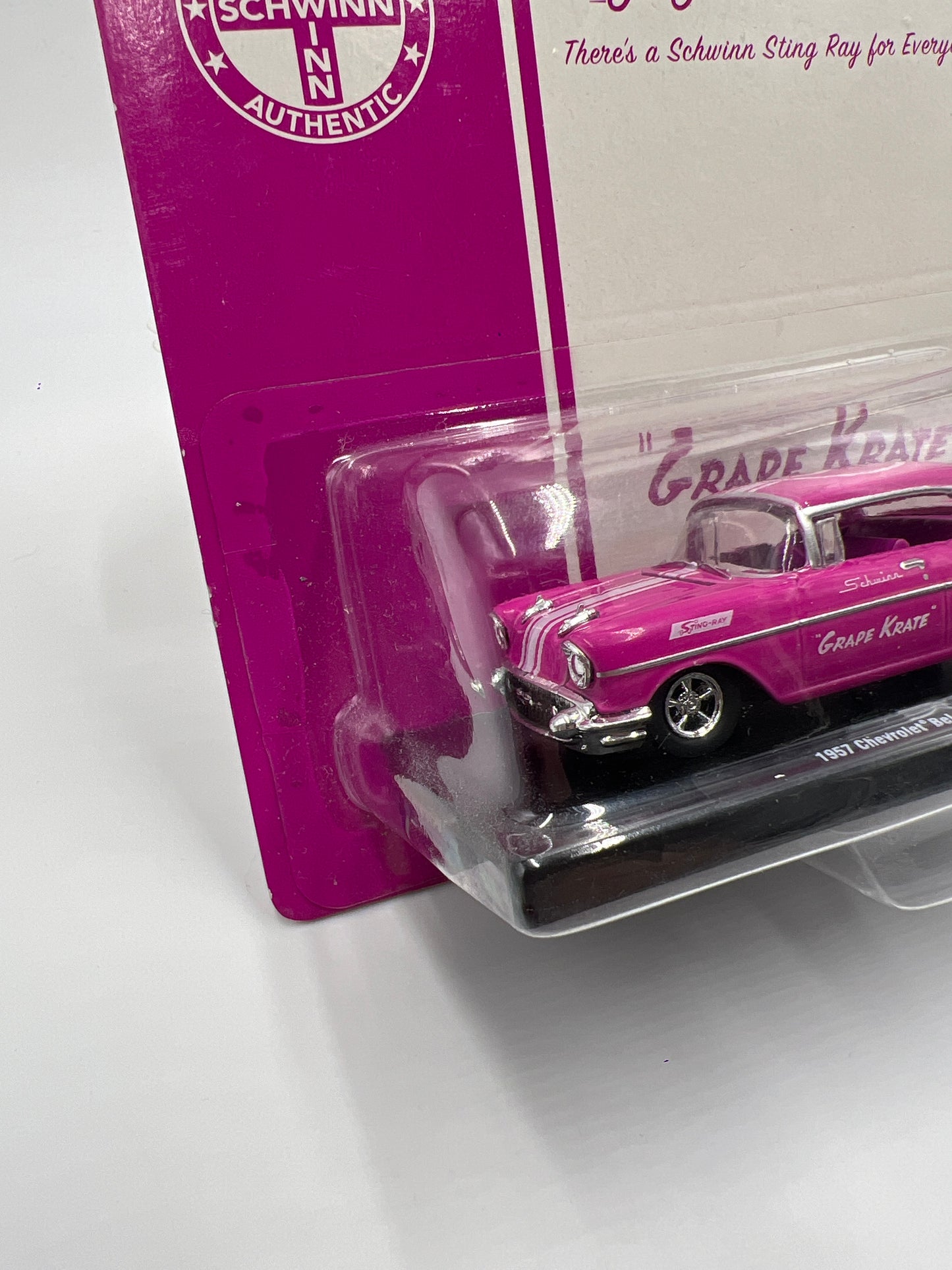 M2 Machines Auto Drivers 1957 Chevrolet Bel Air Pink Schwinn R90 190D