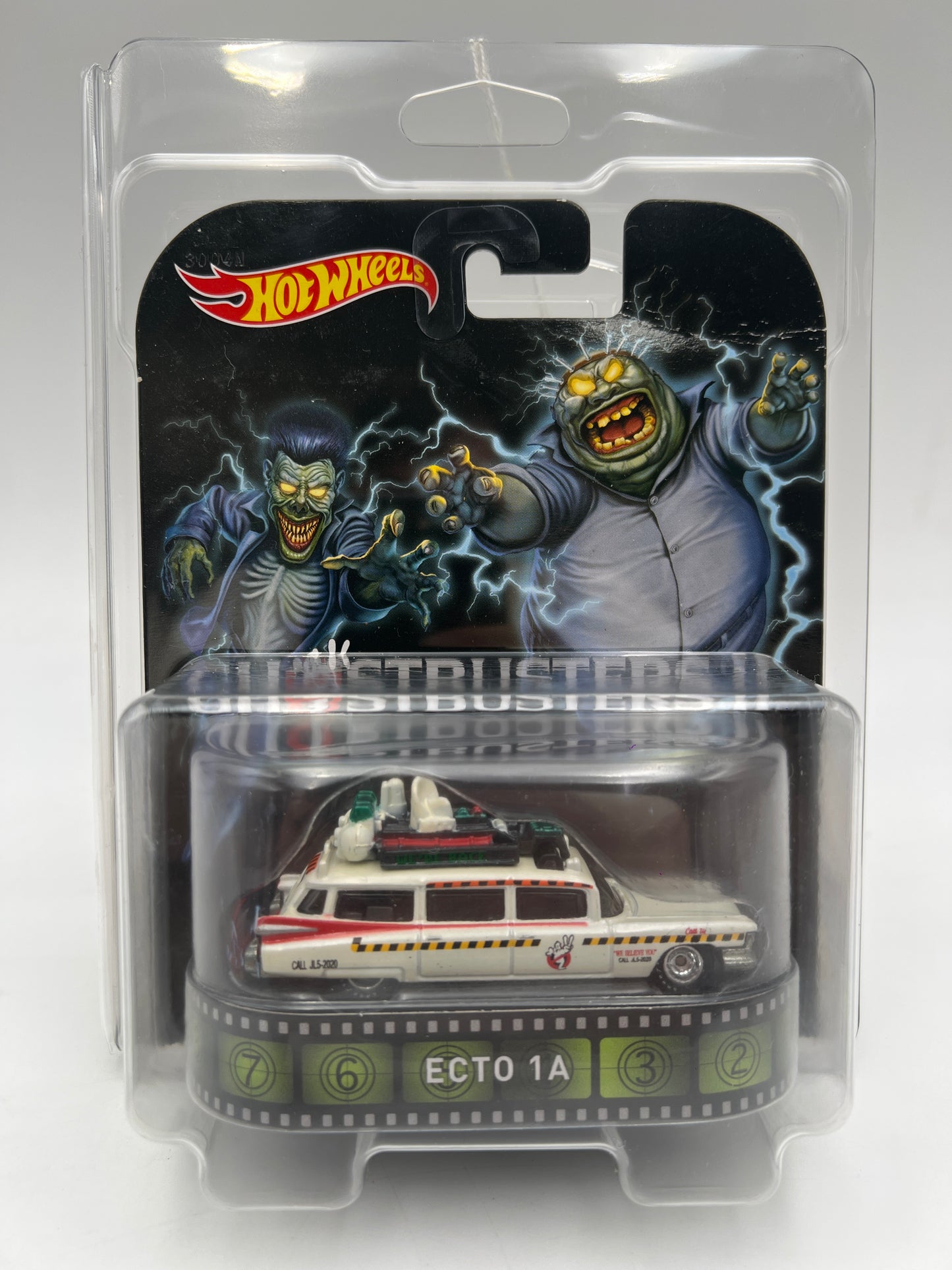 Hot Wheels Retro Entertainment Ghostbusters II Ecto-1A White W/Protector Bad Card