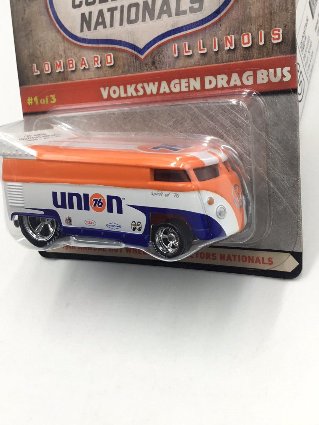 2019 hot wheels 19th annual collectors nationals Volkswagen Drag Bus Convention series 3297/5000 with Protector