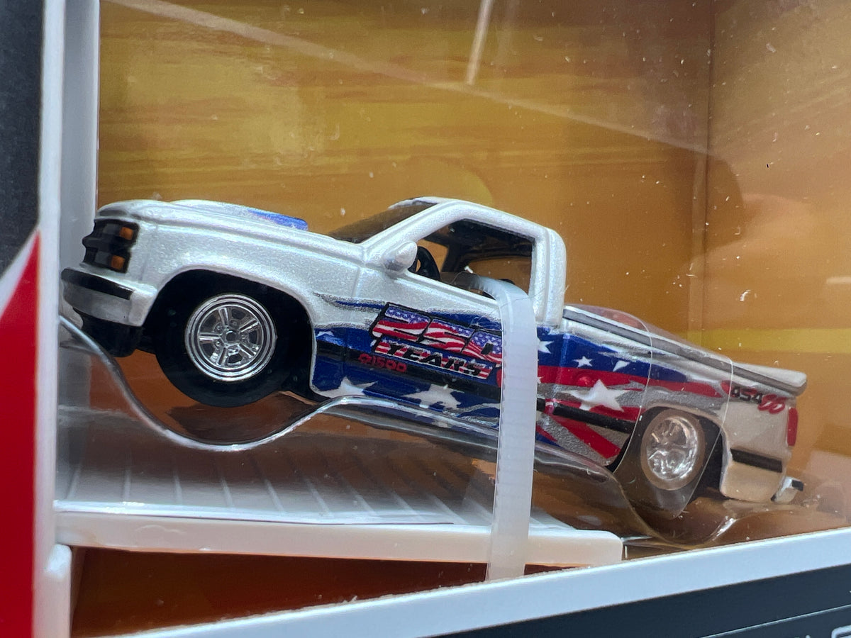 Maisto Design 1/64 Mijo Exclusive America 250th Mack Anthem & 1993 Chevrolet 454 SS Pick-Up