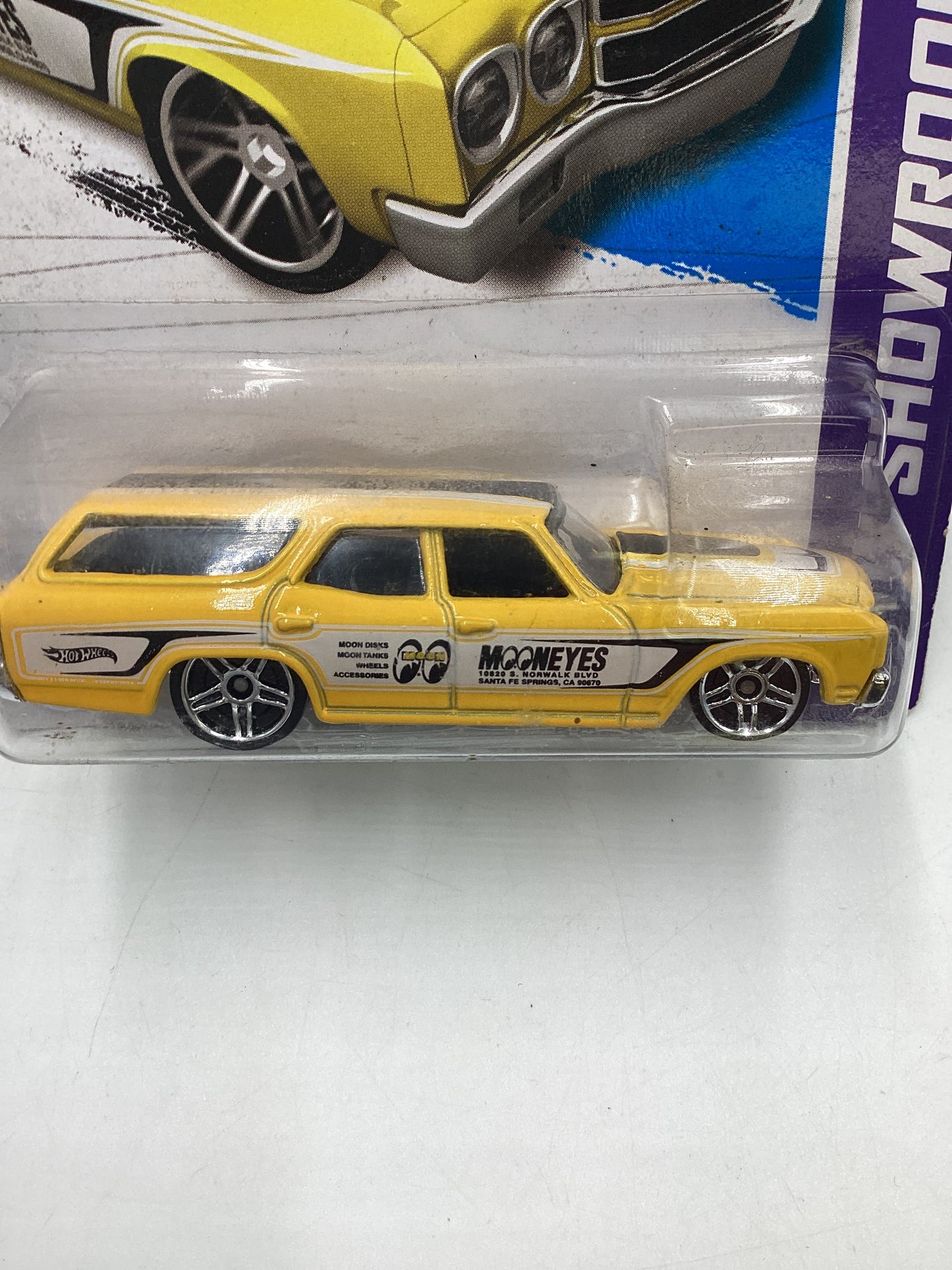 2013 Hot wheels HW Showroom #248 70 Chevelle SS Wagon Mooneyes Yellow 18E