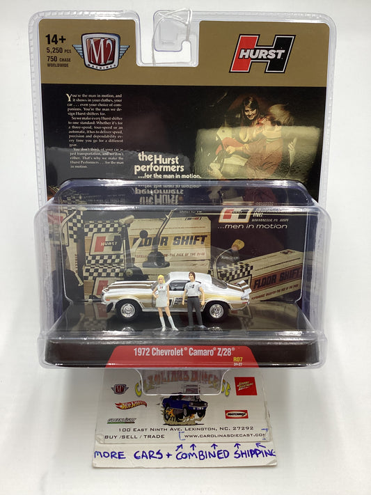 M2 Machines Diorama Hurst 1972 Chevrolet Camaro Z/28 R07 White 199D