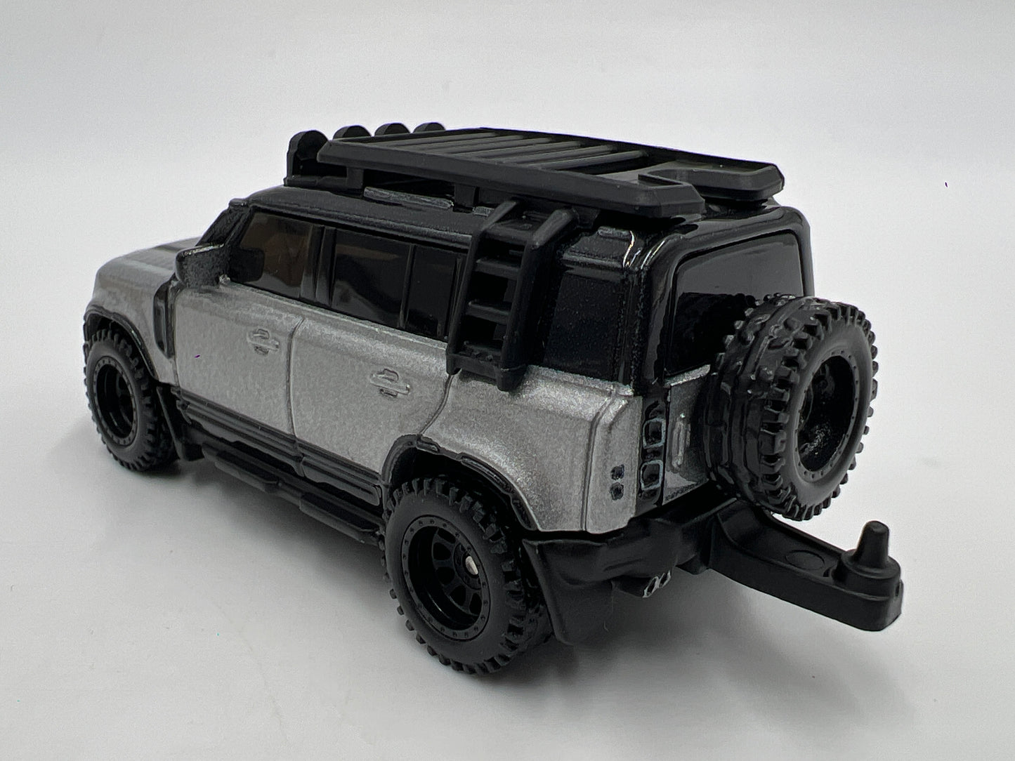 Hot Wheels 1/64 Premium 2023 Land Rover Defender 110 Silver/Black Loose