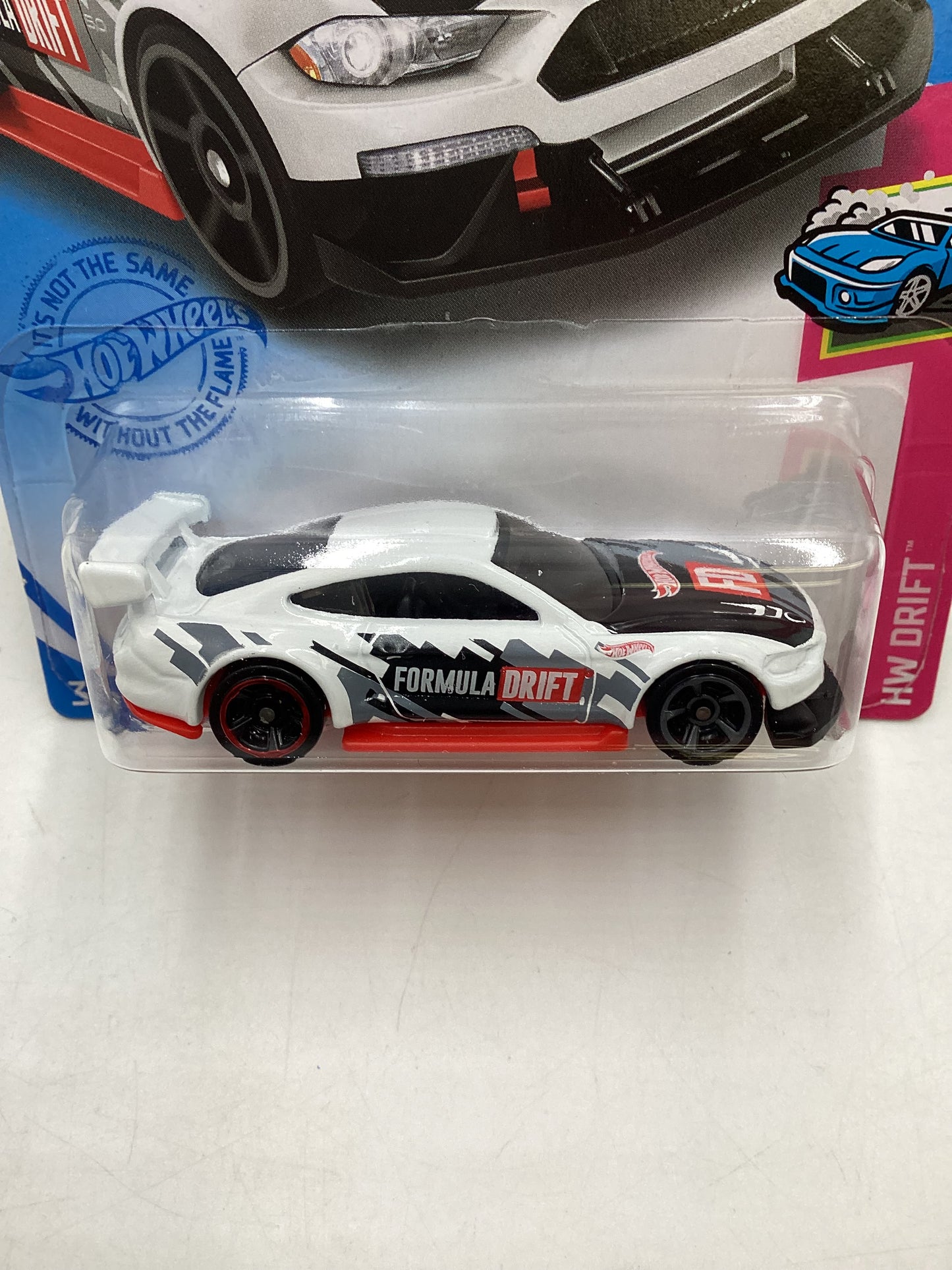 2021 Hot Wheels #127 Custom 18 Ford Mustang GT White Kroger exclusive 236C