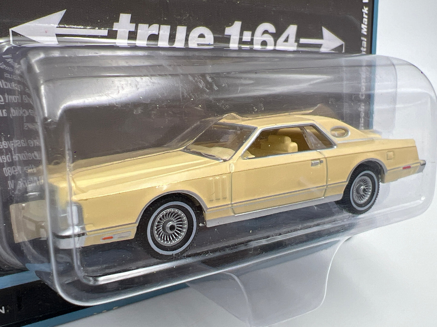 Auto World Luxury Cruisers Release 1 Version A 1979 Lincoln Continental Mark V Cream
