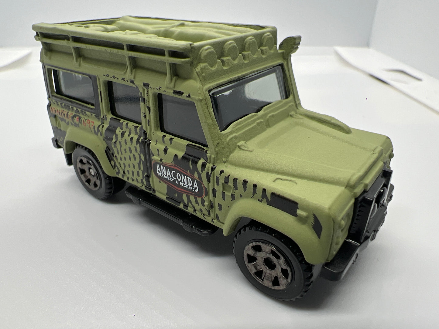 Matchbox 1/64 1997 Land Rover Defender 110 Green Loose