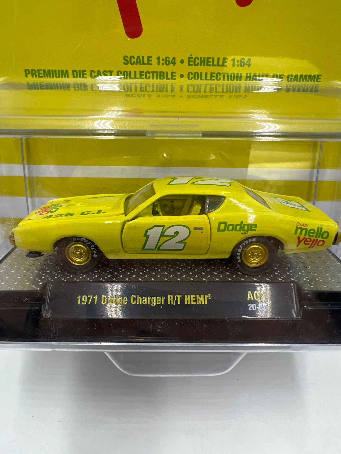 M2 Machines Mello Yello 1971 Dodge Charger R/T Hemi A02 CHASE 1/750