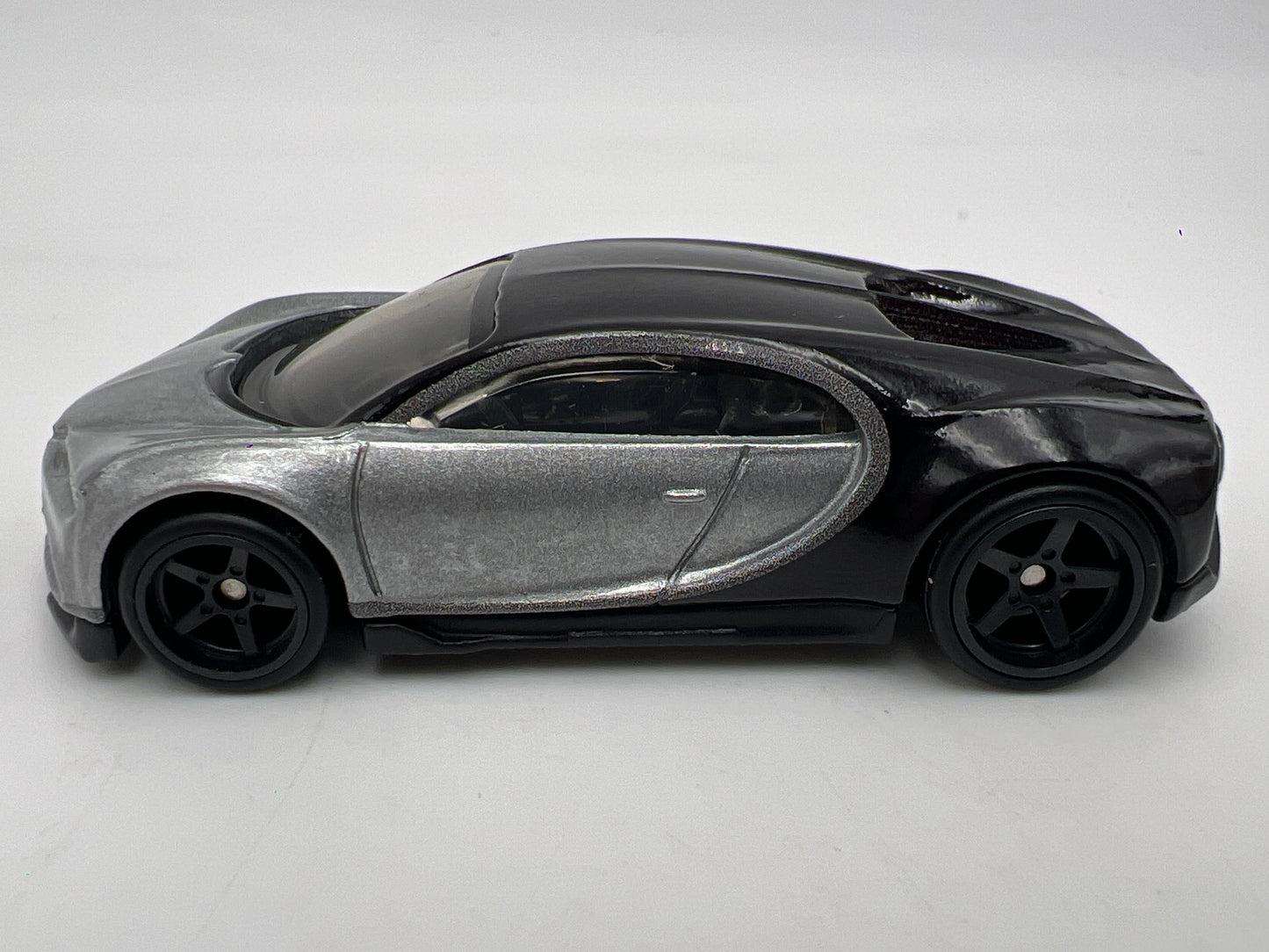 Hot Wheels Premium Target 2 Pack Loose 16 Bugatti Chiron Black/Silver