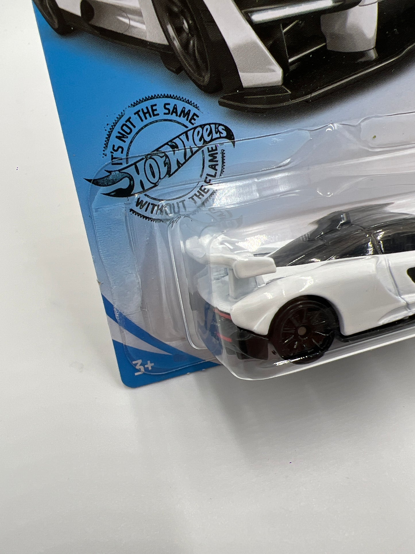 2020 Hot Wheels Nightburnerz #233 McLaren Senna White 106i