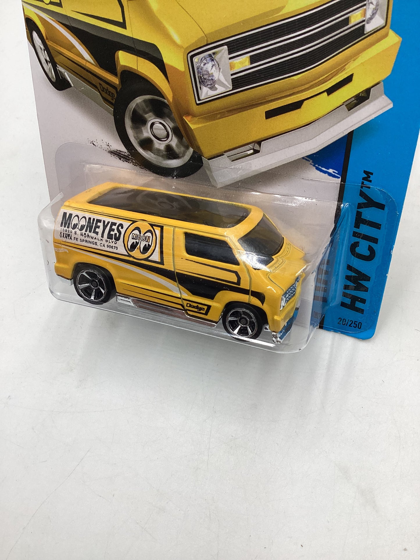 2015 Hot wheels HW City #20 Custom 77 Dodge Van Mooneyes 43D