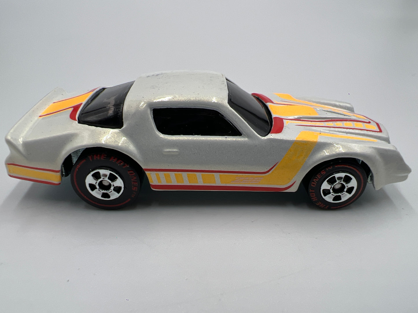 2011 Hot Wheels The Hot Ones CHASE 1982 Chevy Camaro Z-28 White Loose