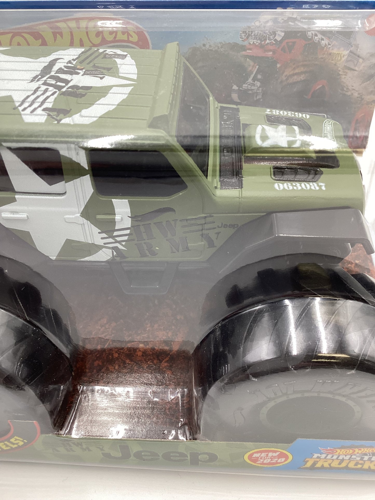 2020 Hot Wheels Monster Trucks Giant Wheels HW Army Jeep
