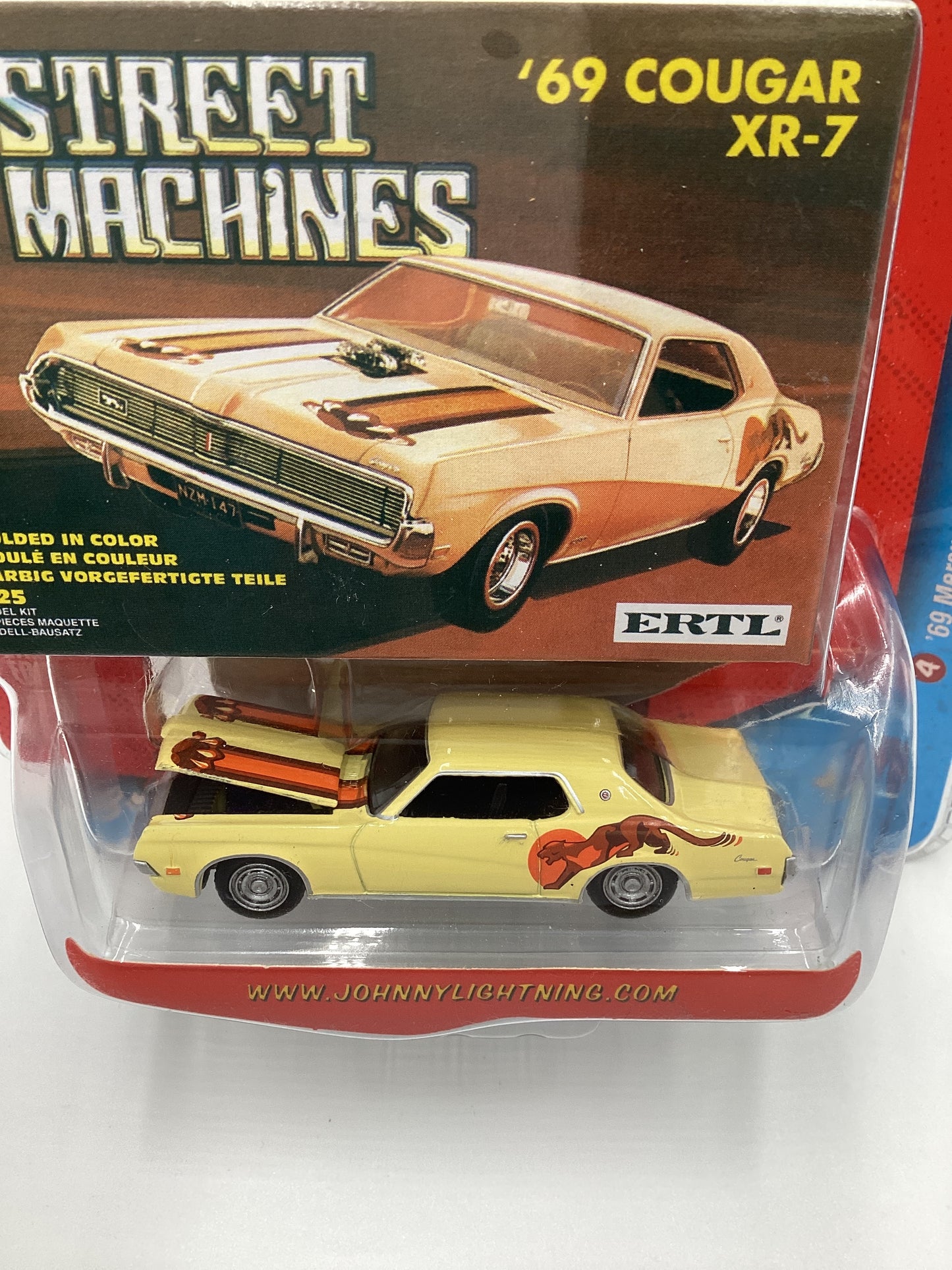 Johnny lightning Classic Plastic Release 2 #4 69 Mercury Cougar XR-7 Yellow 229C