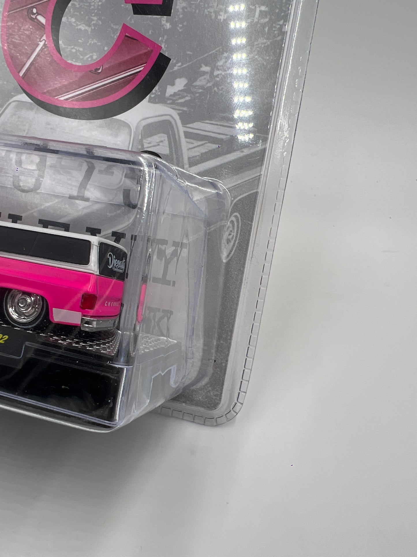 M2 Machines Diecastz C 1973 Chevrolet Cheyenne 10 Pink RZ02