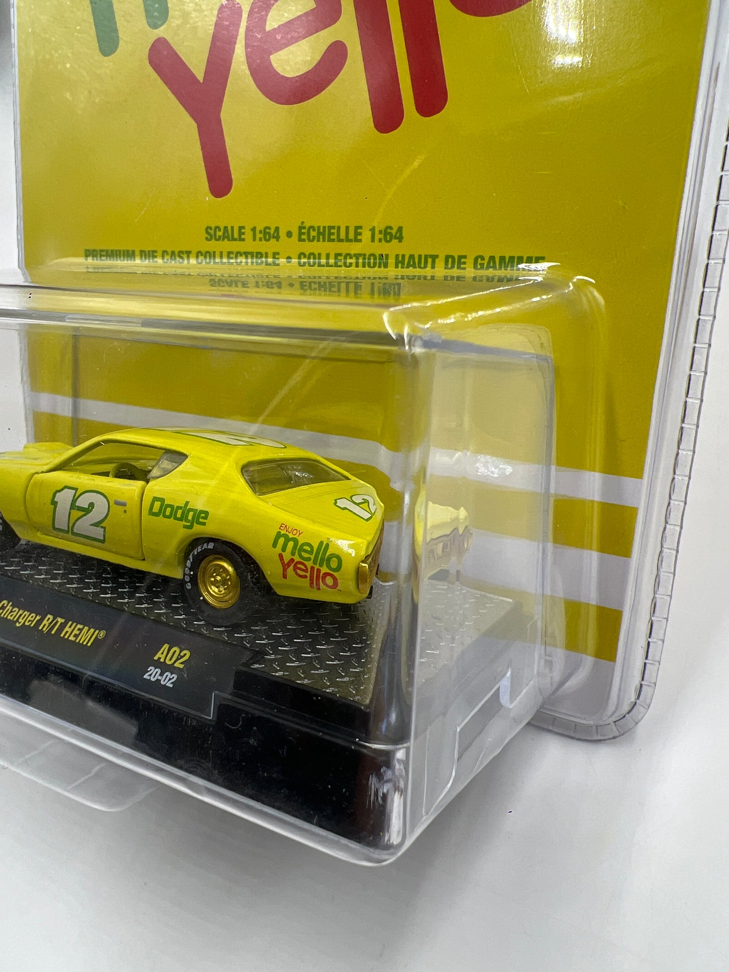 M2 Machines Mello Yello 1971 Dodge Charger R/T Hemi A02 CHASE 1/750