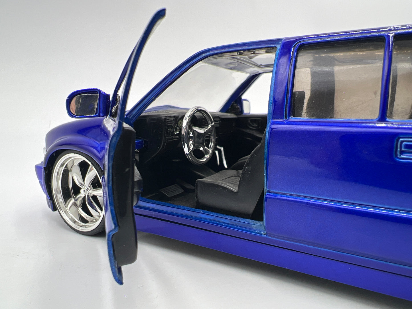 Jada 1/24 Scale Dub City 2000 Chevrolet S-10 Blue Loose
