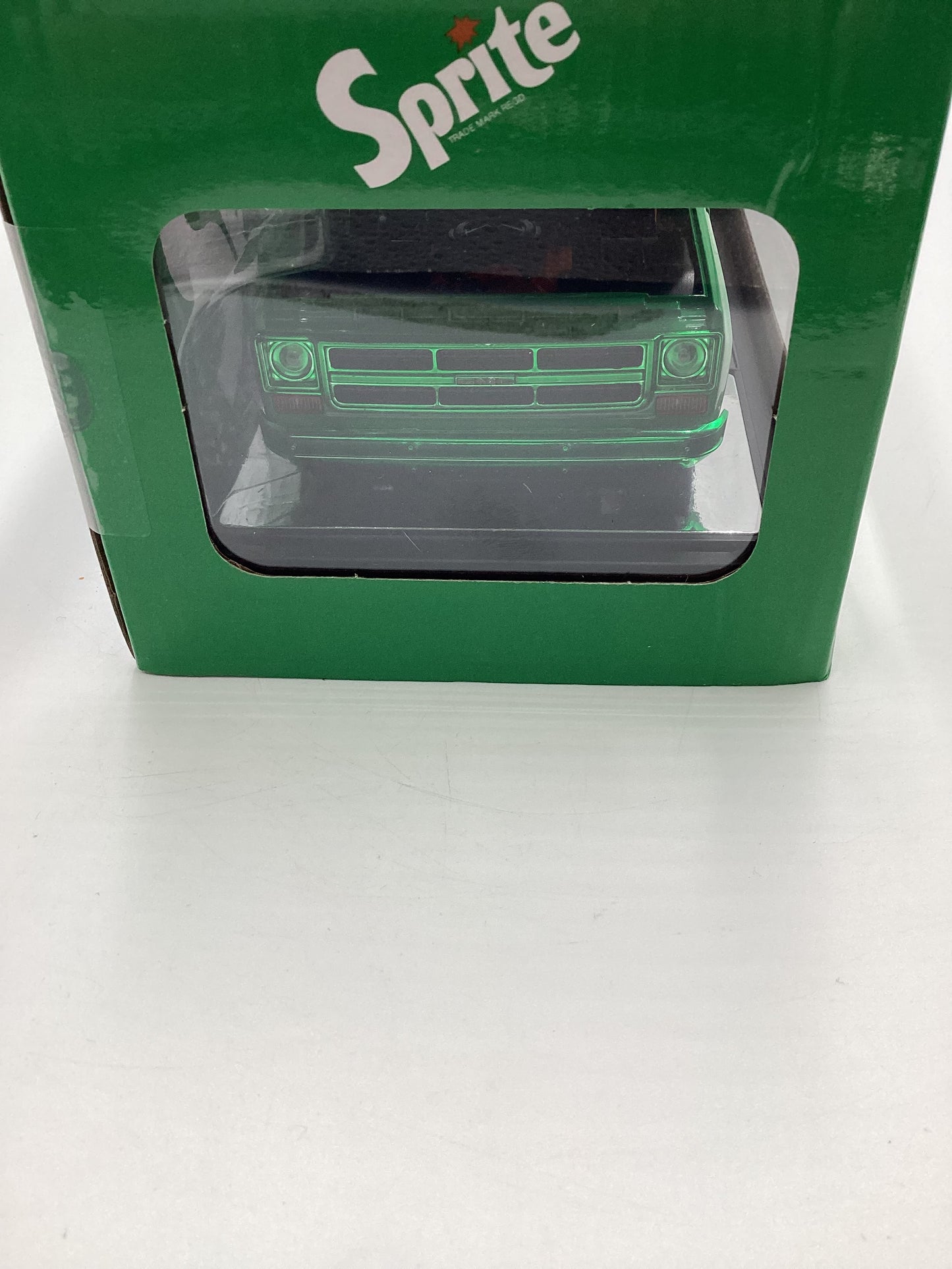 M2 Machines 1/24 Walmart Exclusive Sprite 1976 GMC Sierra Grand Green/White WMTS01 Chase