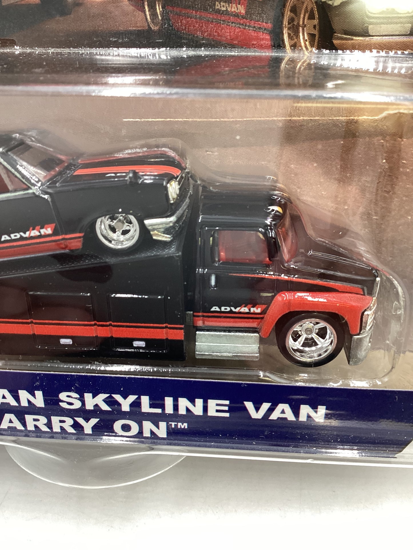 2018 Hot Wheels Team transport #3 69 Nissan Skyline Van & Carry On with Protector