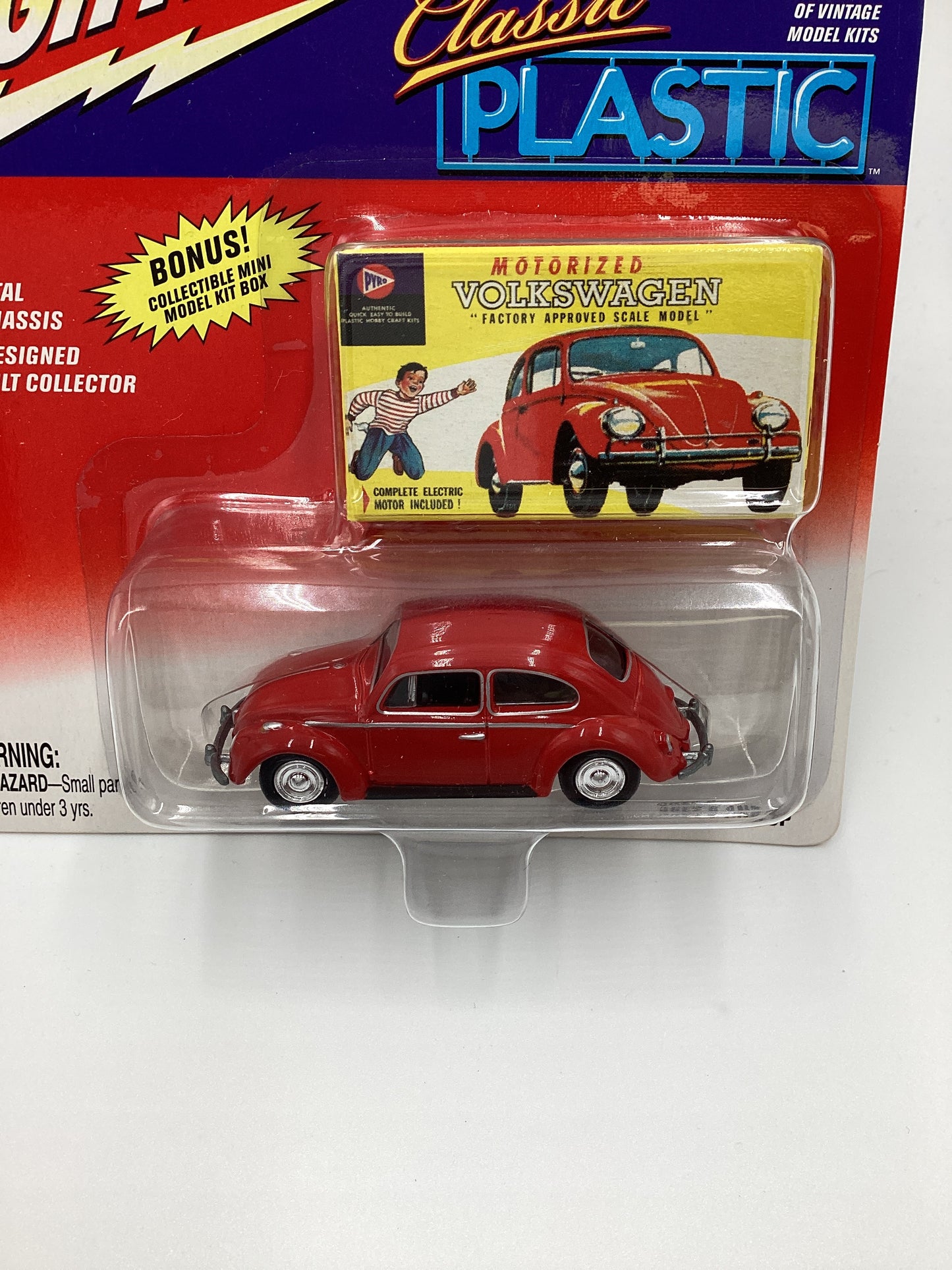 Johnny Lightning Classic Plastic 1966 a VW Beetle Red 219A
