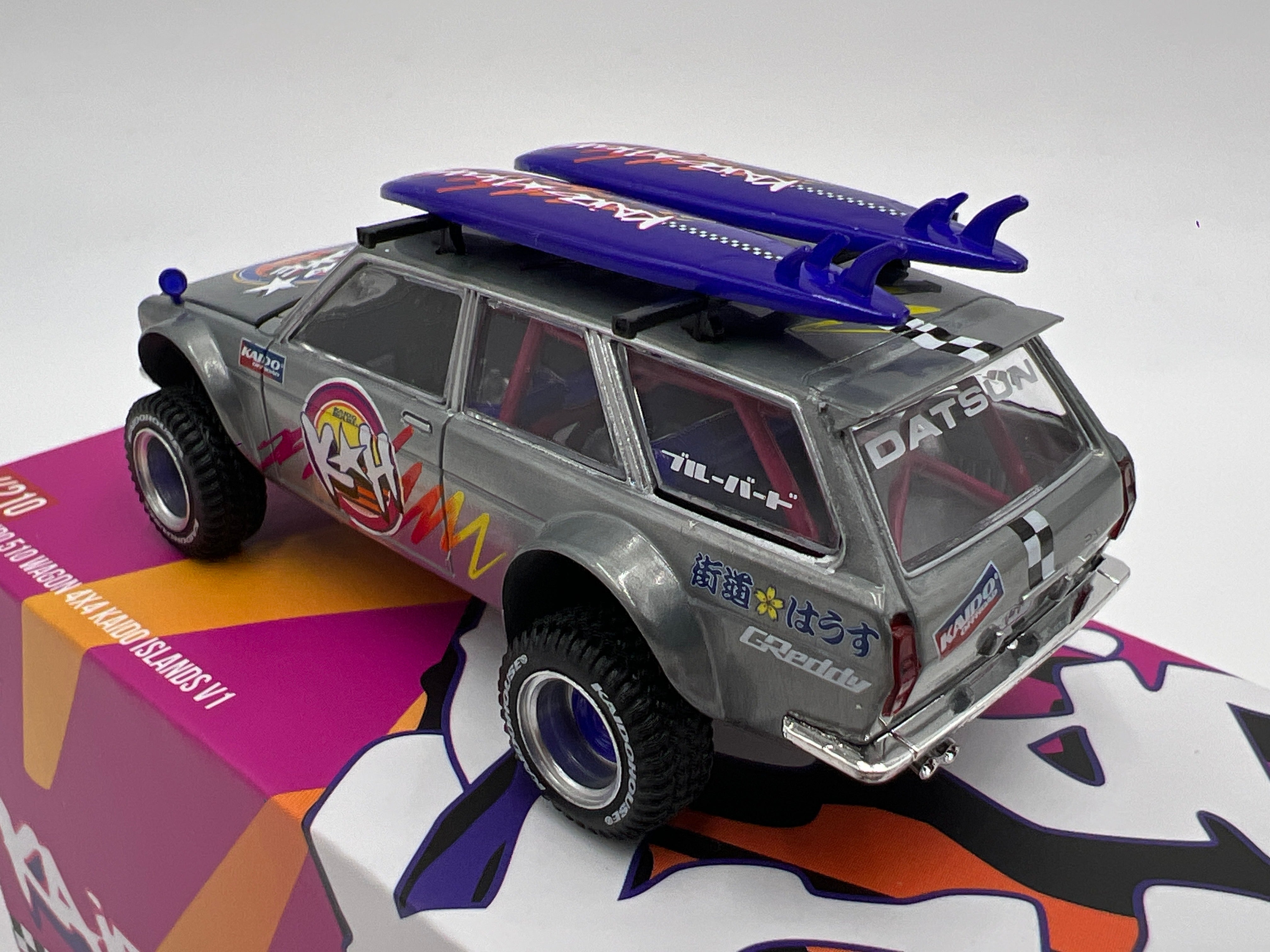 Mini GT Kaido House CHASE #210 Datsun 510 Wagon 4x4 Kaido Islands