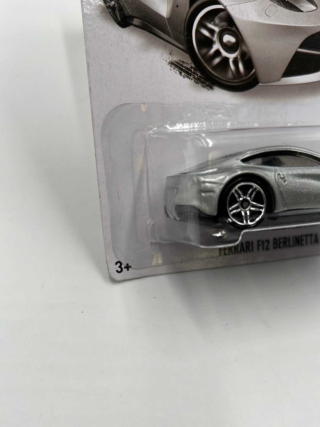 Hot Wheels 2014 HW City Ferrari F12 Berlinetta #31