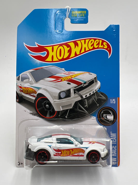 2017 Hot Wheels Race Team Kmart Exclusive 2005 Ford Mustang White 238B