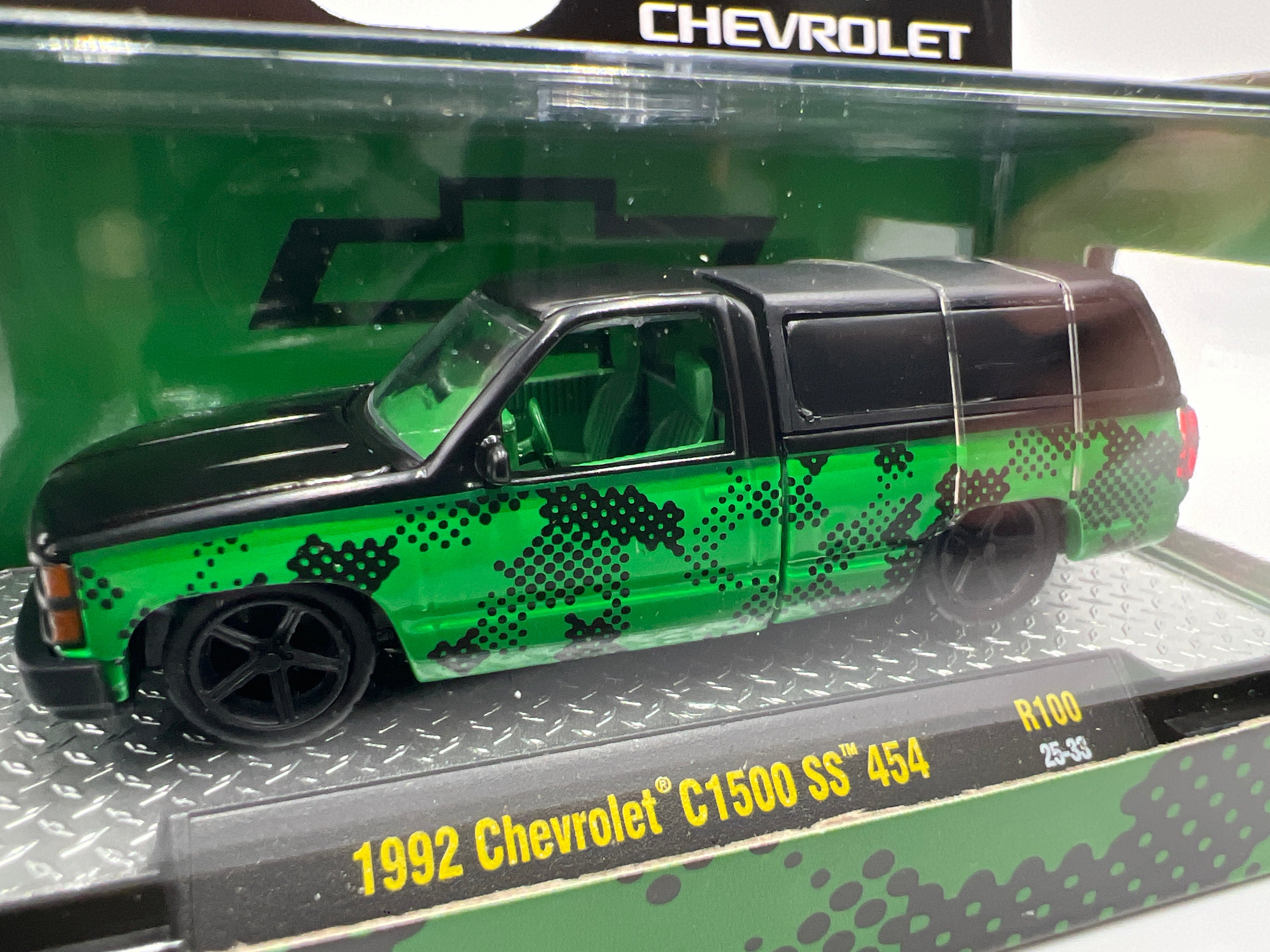 2025 M2 Machines Auto-Thentics 1992 Chevrolet C1500 SS 454 Green