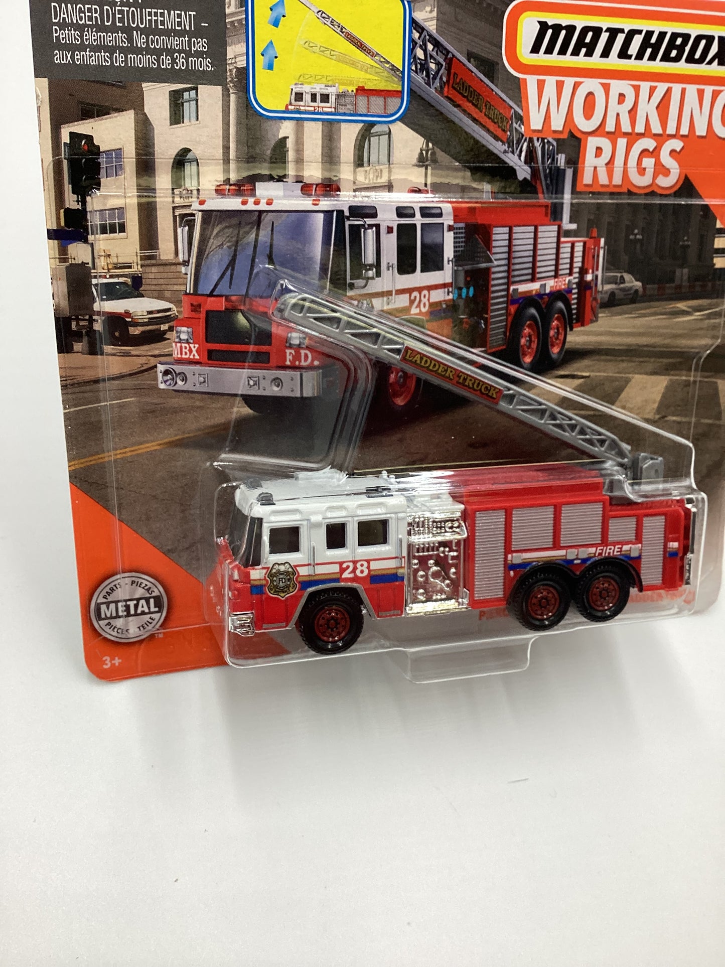 2019 Matchbox Working rigs #5 Pierce Quantum Aerial Platform Ladder Truck 166A