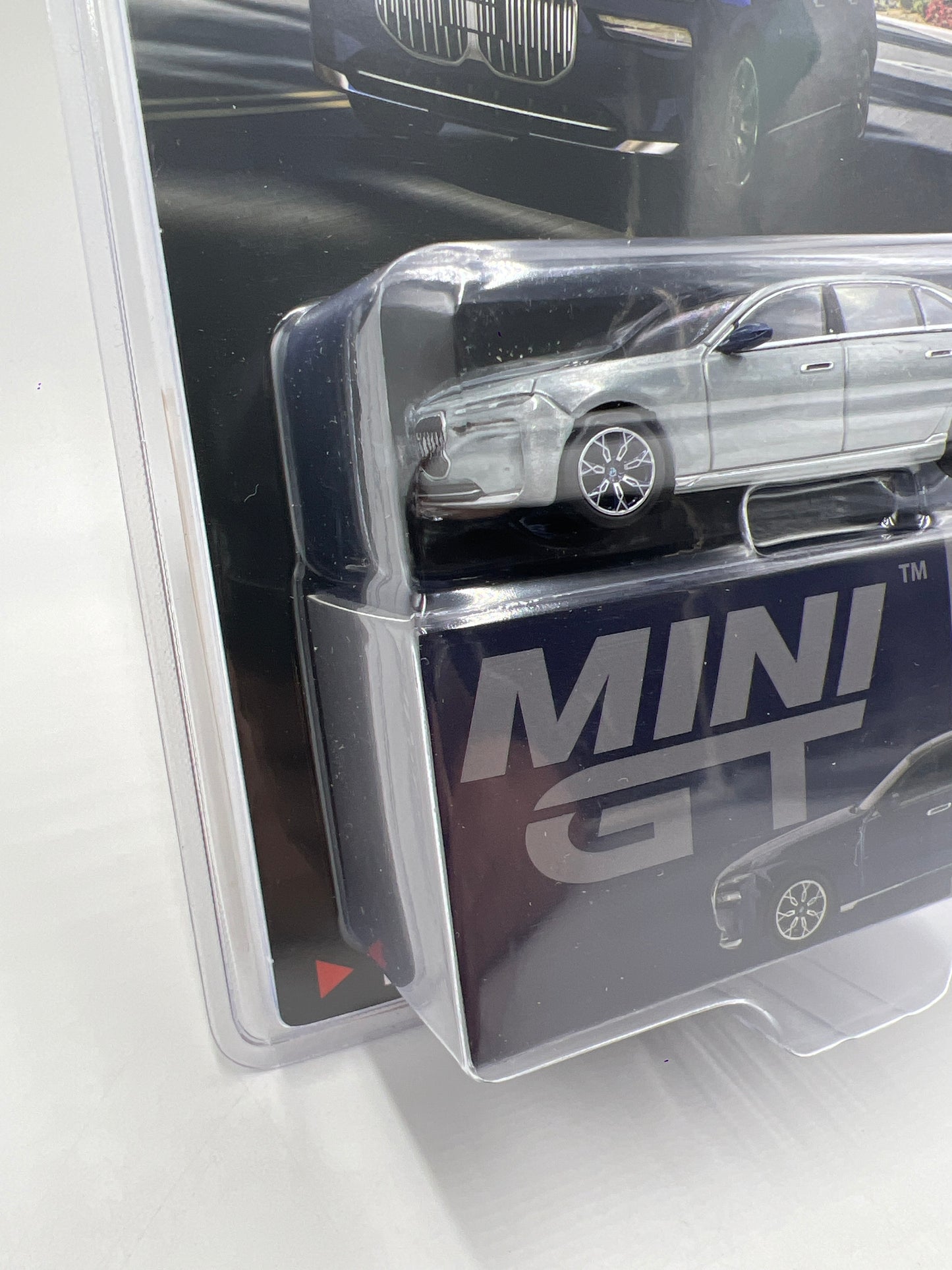 Mini GT #1111 CHASE BMW i7 xDrive60 Blue