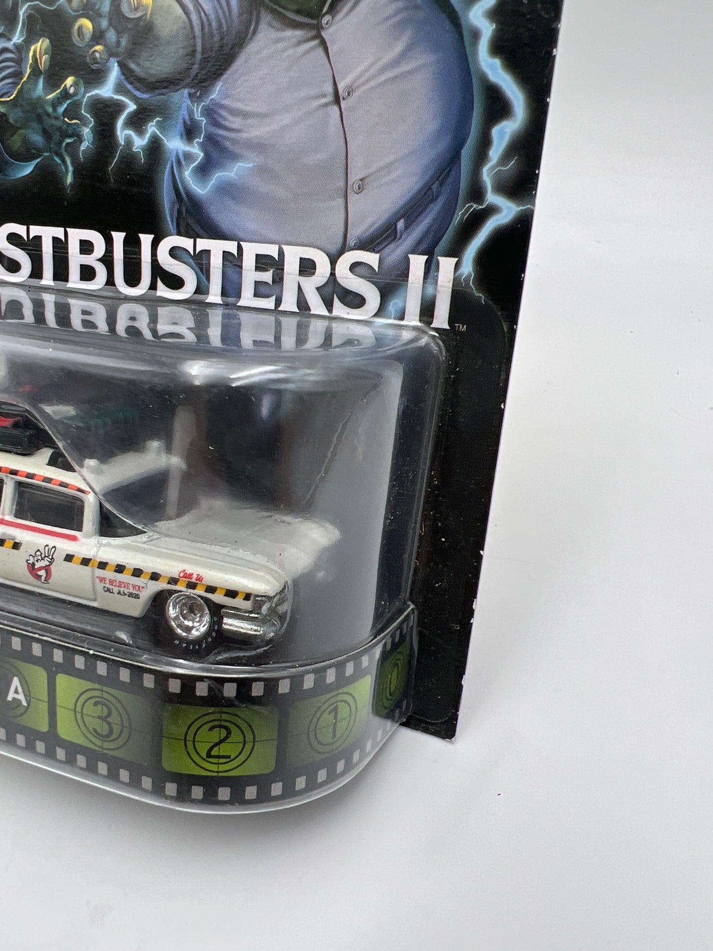 Hot Wheels Retro Entertainment Ghostbusters II Ecto-1A White W/Protector