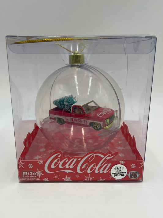 M2 Machines MiJo Exclusives Coca Cola Holiday Christmas Ornaments CHASE 1973 Chevrolet Fleetline Red/White Cracked Blister