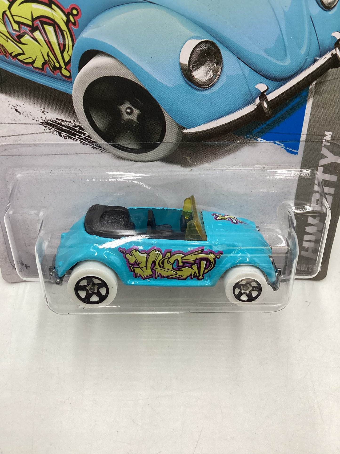 2013 Hot Wheels #40 Volkswagen Beetle Light Blue 95G