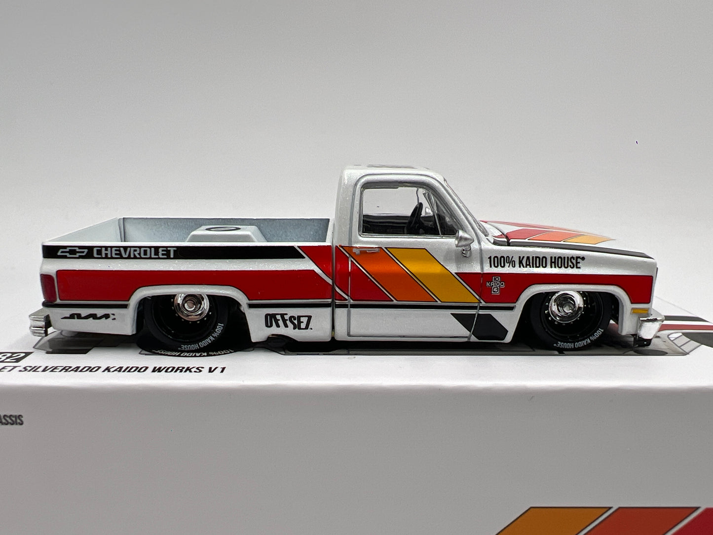 Mini GT x Kaido House #82 Chevrolet Silverado Kaido Works V1 White
