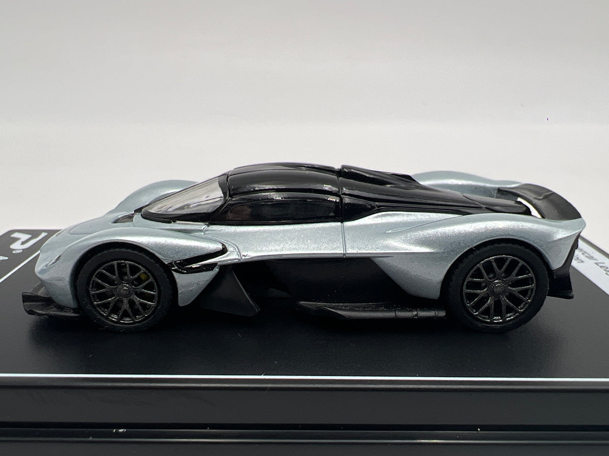 Poster Cars 1/64 Hypercar League Collection #11 Aston Martin Valkyrie Silver