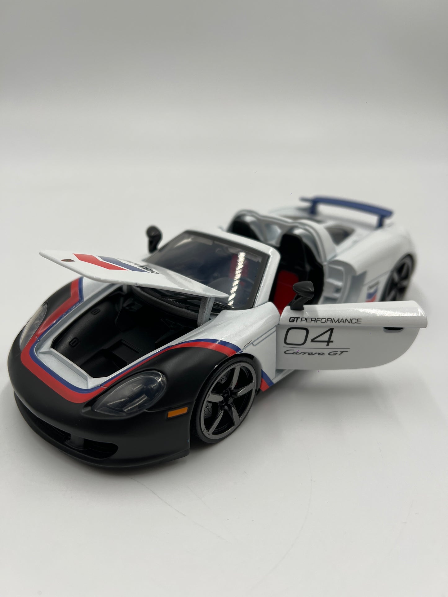 Jada Toys 1/24 Scale Chevron #04 Porsche Carrera GT White Loose