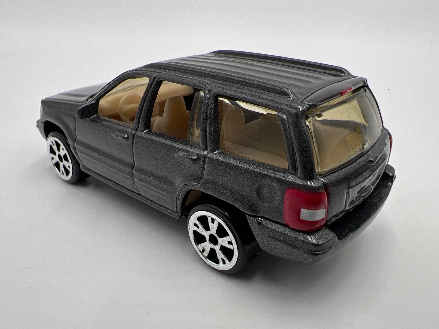 Matchbox 1/64 Superfast #64 Jeep Grand Cherokee Gray Loose