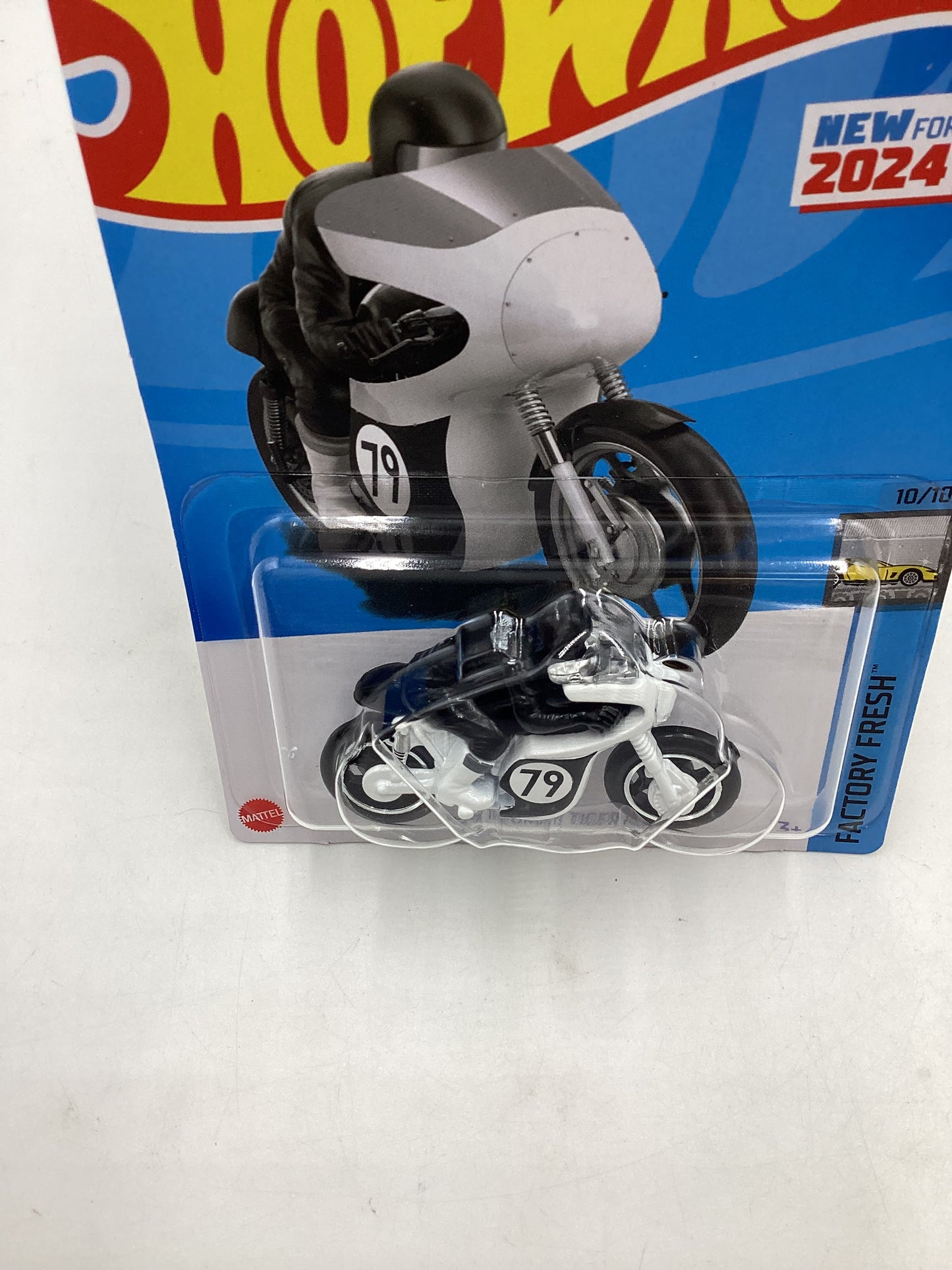 2024 Hot Wheels j case #190 1966 Triump Tiger 100 69A