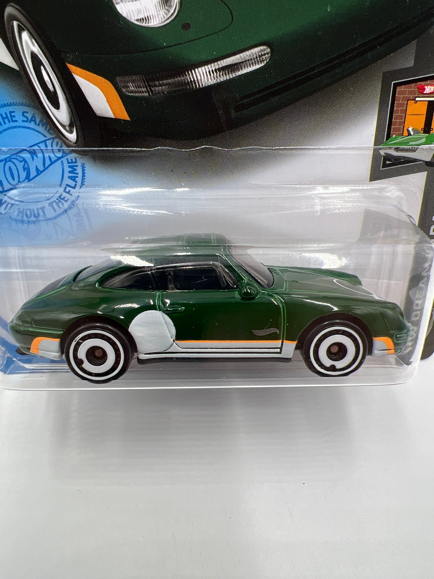 2021 Hot Wheels Dream Garage #16 96 Porsche Carrera Green