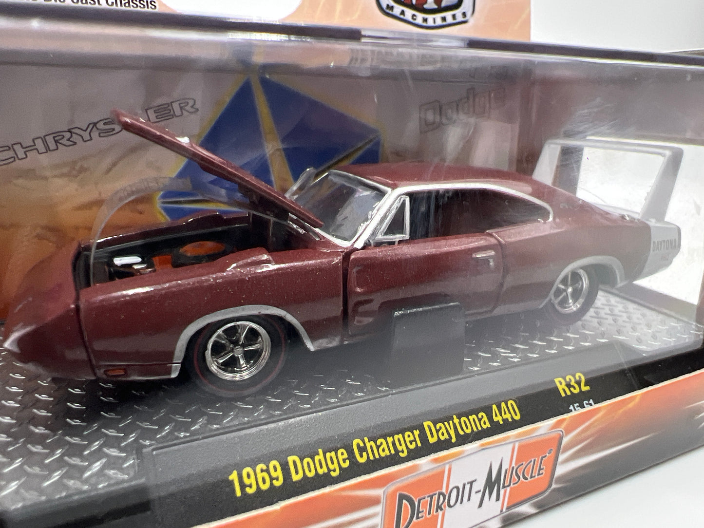 M2 Machines Detroit Muscle 1969 Dodge Charger Daytona 440 Brown R32