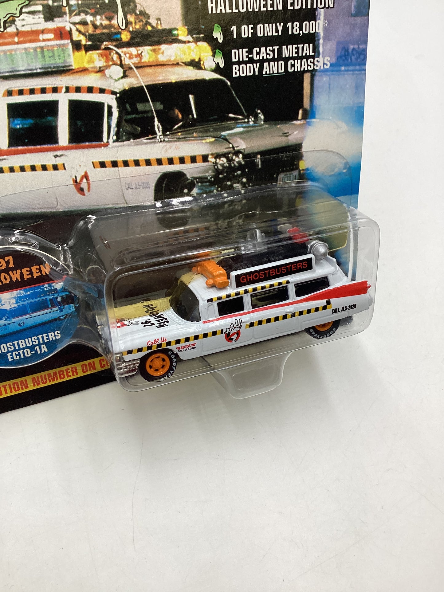 Johnny Lightning Frightning Lightning #6310 Ghostbusters Ecto-1A 192A