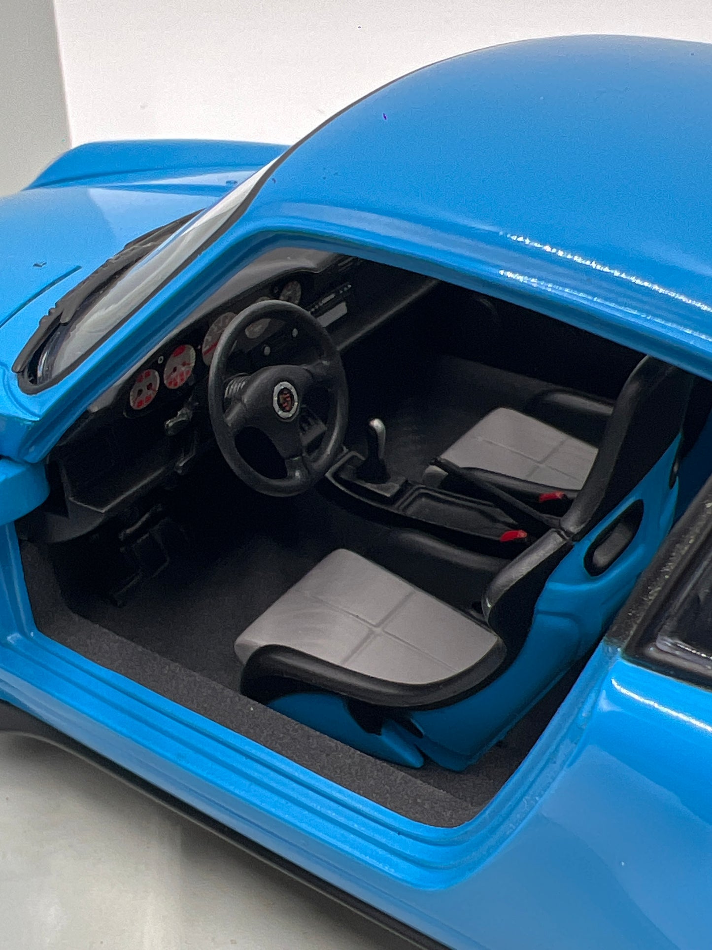 UT Models 1/18 Scale Rare Color Porsche 911 Carrera RS 993 Riviera Blue W/Box VHTF Box Not Perfect