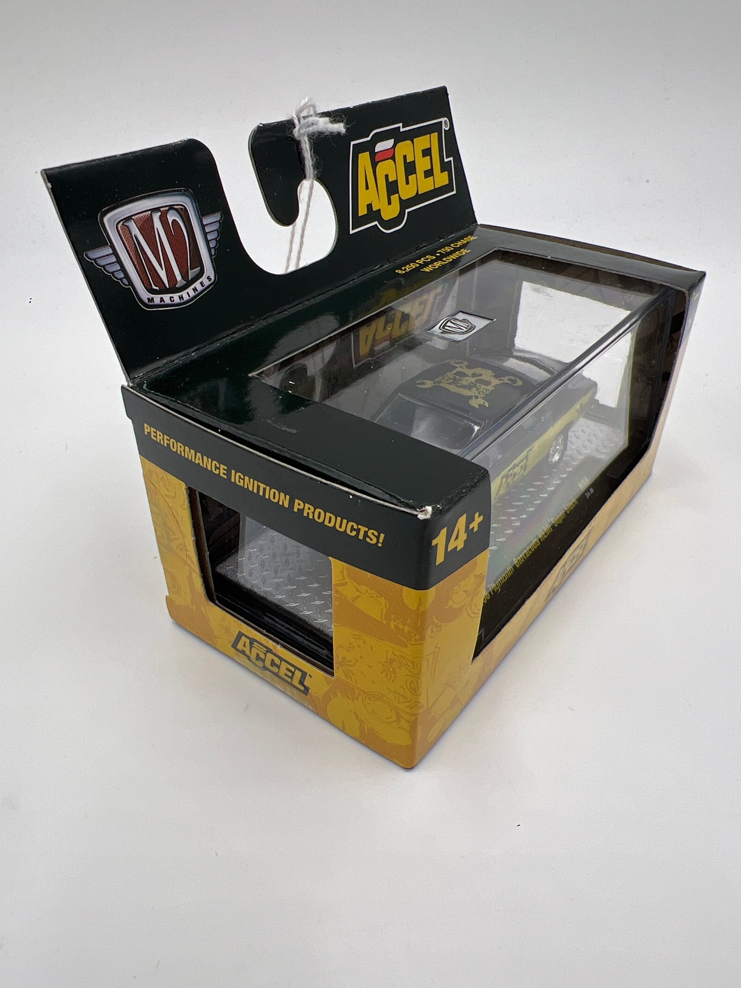 M2 Machines Accel 1968 Plymouth Barracuda Hemi Super Stock Black/Yellow R88
