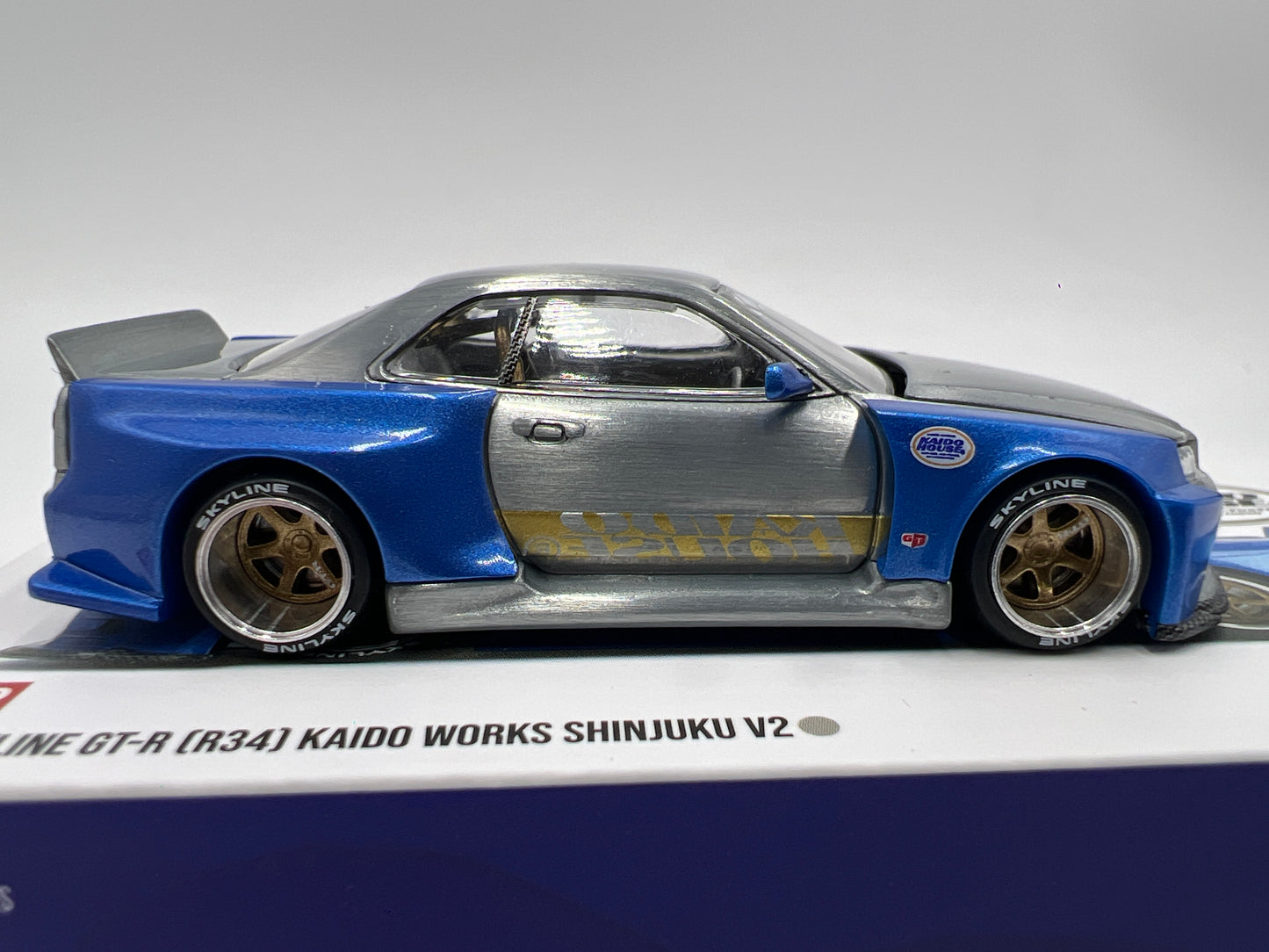 Mini GT Kaido House #158 CHASE Nissan Skyline GT-R R34 Kaido Works Shinjuku V2
