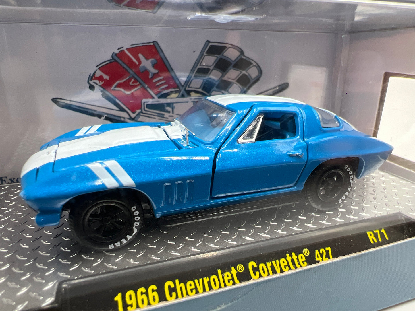 M2 Machines 1966 Chevrolet Corvette 427 Blue R71