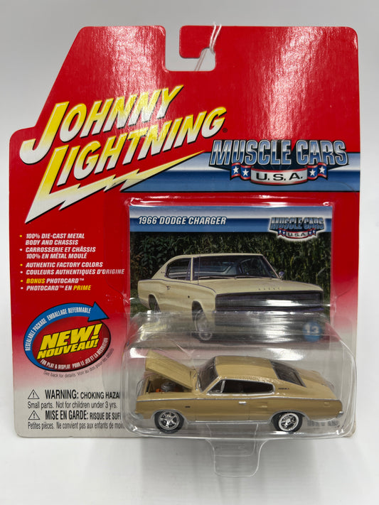 Johnny Lightning Muscle Cars USA #13 1966 Dodge Charger Gold 219A