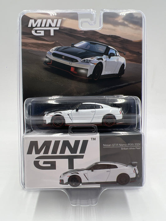 Mini GT #1045 Nissan GT-R Nismo R35 2024 Brilliant White Pearl 233D