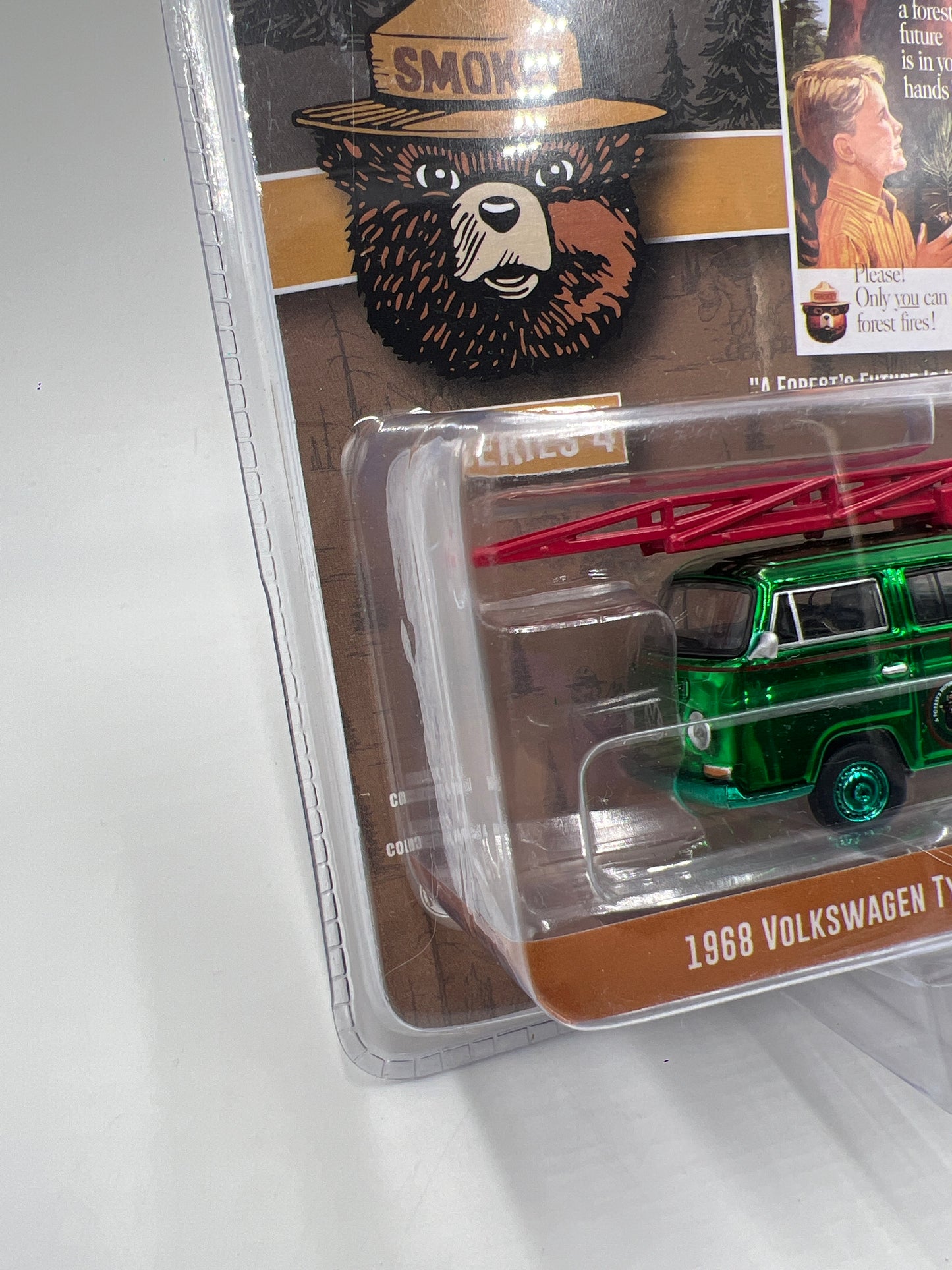 Greenlight Smokey Bear Series 4 CHASE 1968 Volkswagen Type 2 Double Cab Pickup Ladder Truck Chrome Green